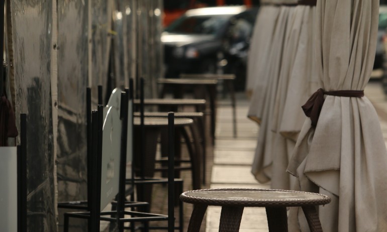 Ресторантьорите предлагат зеленият сертификат да отпадне при консумация на открито - Tribune.bg