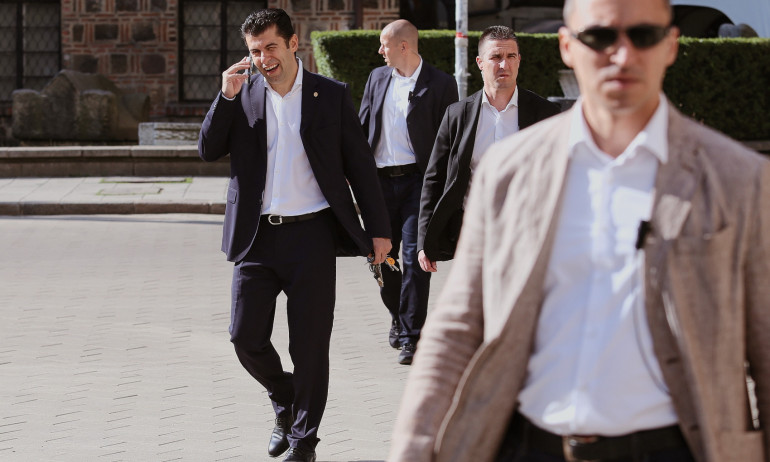 Петков си прати оставката по куриер - Tribune.bg