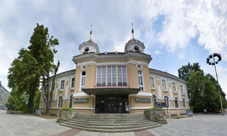 Стоян Руменин: Даниел Михайлов разпространява подли лъжи, чрез които уронва престижа на театъра - Tribune.bg