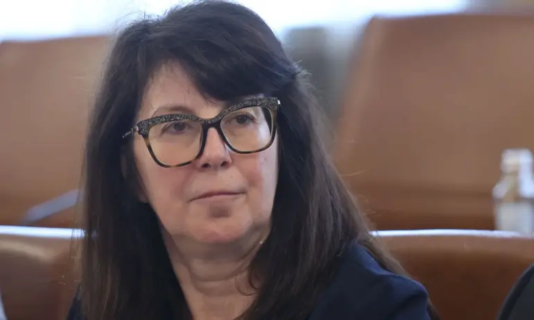 Министър Кондева освободи директора на Здравната инвестиционна компания за детска болница ЕАД - Tribune.bg