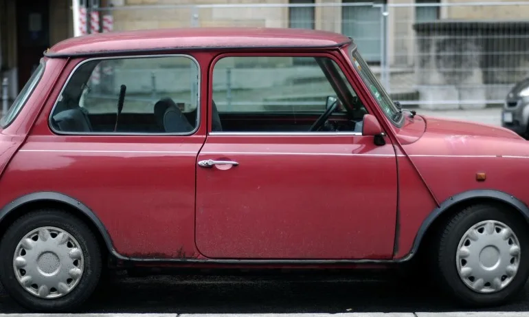 Замърсяващите въздуха стари коли и джиповете ще плащат по-висок данък в София - Tribune.bg