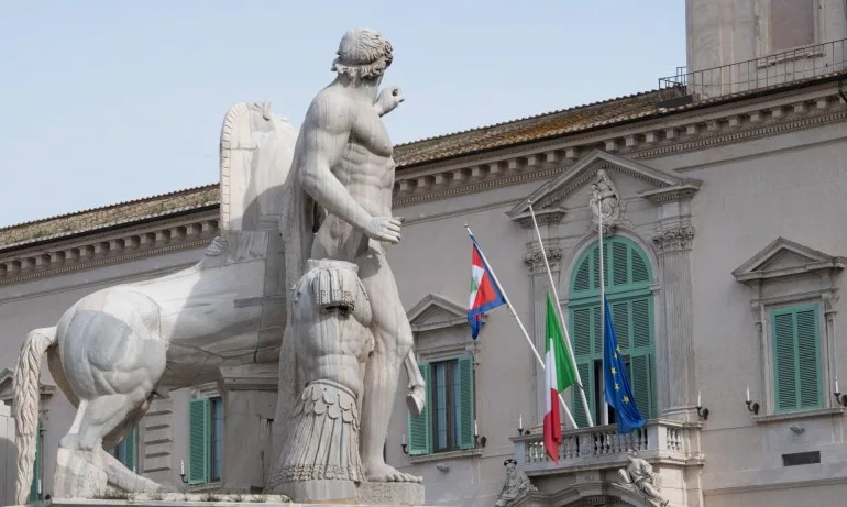 Италия почете паметта на жертвите на COVID със спуснати знамена - Tribune.bg