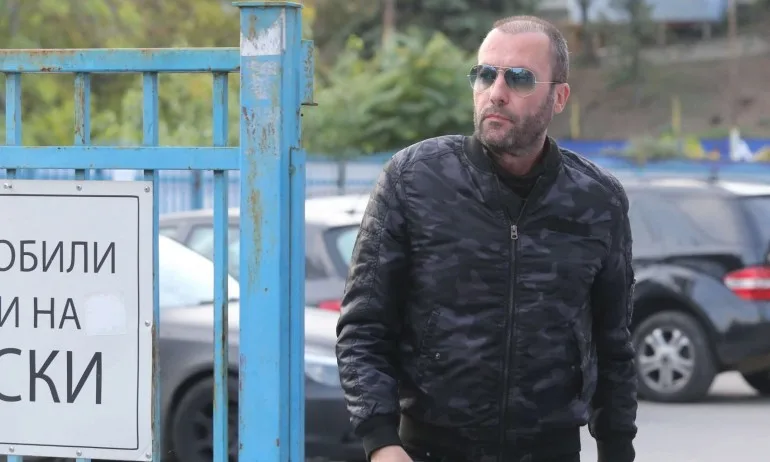 Фанатична България? ДБ скочиха на Нойзи заради слух за влизане в партийни листи - Tribune.bg