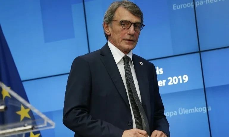 Давид Сасоли се самоизолира след контакти със заразен с COVID-19 служител - Tribune.bg