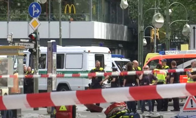 Кола се вряза в пешеходци в Берлин, има загинал и десетки ранени (ВИДЕО) - Tribune.bg