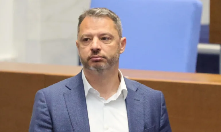 Официално: Делен Добрев вече не е депутат - Tribune.bg