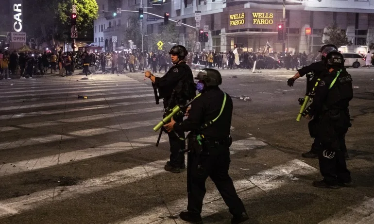 Втора нощ на безредици във Филаделфия след убийството на чернокож - Tribune.bg