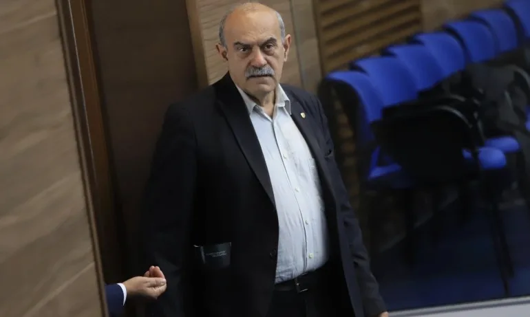 Павел Шопов този път се размина само със забележка, че няма маска - Tribune.bg