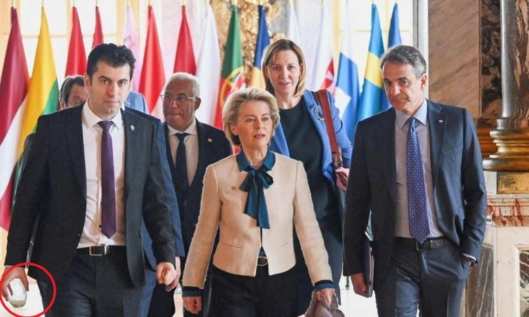 Кирил Петков броди по коридорите на Версай с чаша в ръка - Tribune.bg