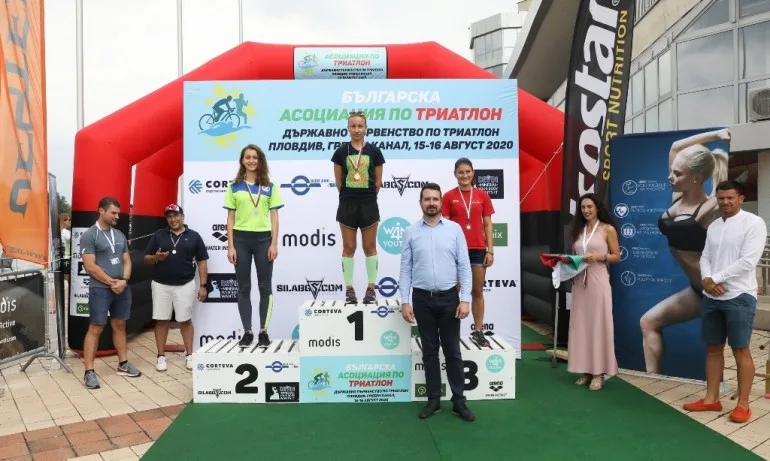Петър Божилов и Даниела Камбурова се окичиха със златните медали в Държавното първенство по триатлон - Tribune.bg