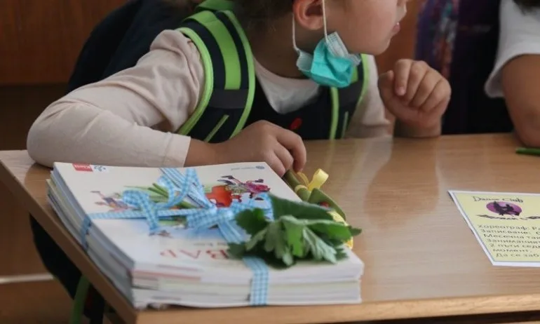 Родители на първолаци и осмокласници могат да кандидатстват за помощ от 300 лв. - Tribune.bg