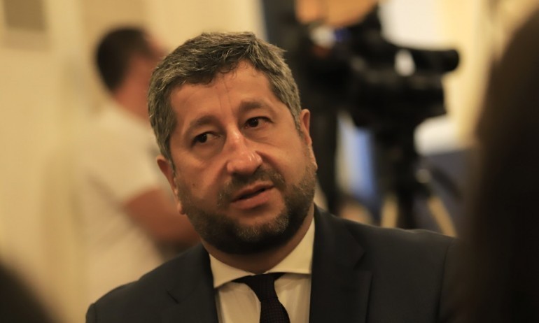 ДБ предлага временна комисия за промени в конституцията - Tribune.bg