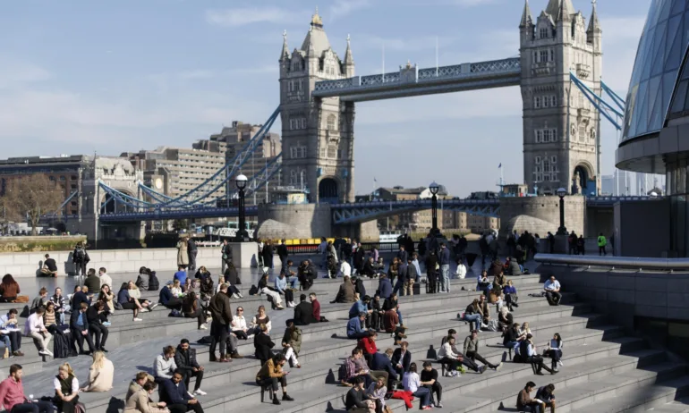 Великобритания възстановява боеготовността си за война, строи и шест нови оръжейни заводи - Tribune.bg