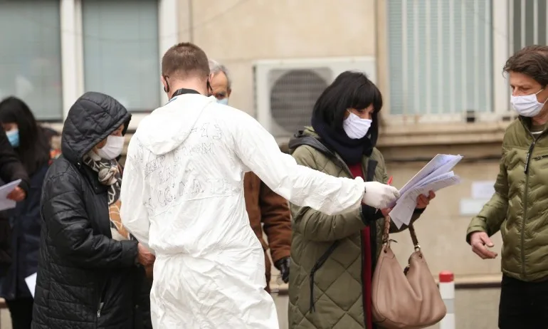 За ваксинацията: Адски гладка процедура. Страхотна организация, супер мили лекари - Tribune.bg