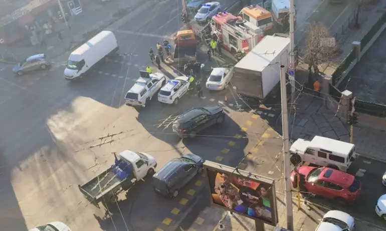 Катастрофа предизвика задръстване на столичния бул.Сливница - Tribune.bg