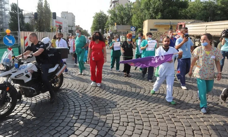 Медиците от Пирогов отново на протест, искат оставката на Кацаров (Обновена) - Tribune.bg