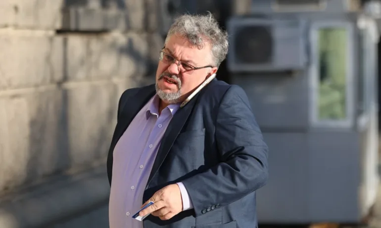 Манол Пейков от ДБ: ПП измислиха равноотдалечен премиер - Tribune.bg