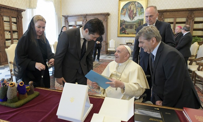 Официално от Ватикана: Нито дума за корупция, срещата била 20 минути - Tribune.bg