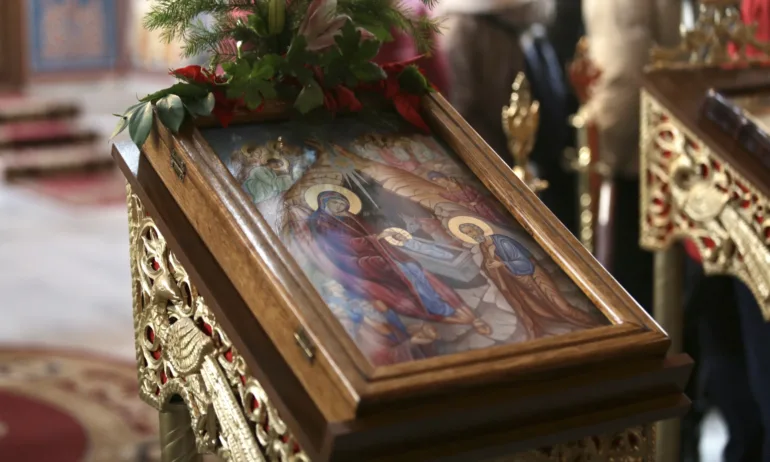 Честито Рождество Христово! Слава във висините Богу, и на земята мир, между човеците благоволение! (Лука 2:14) - Tribune.bg