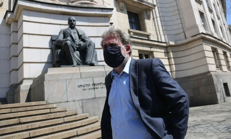 Според Банов некомпетентен служител създава проблемите със стопанисването в СУ - Tribune.bg