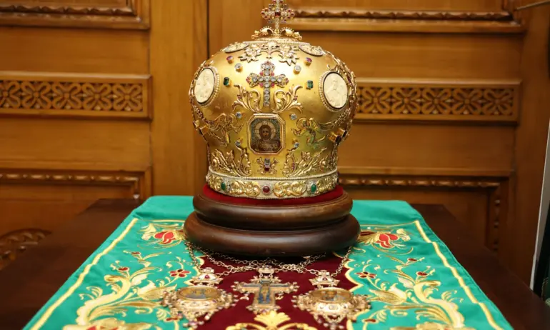 Историята на патриаршеските одежди - Tribune.bg