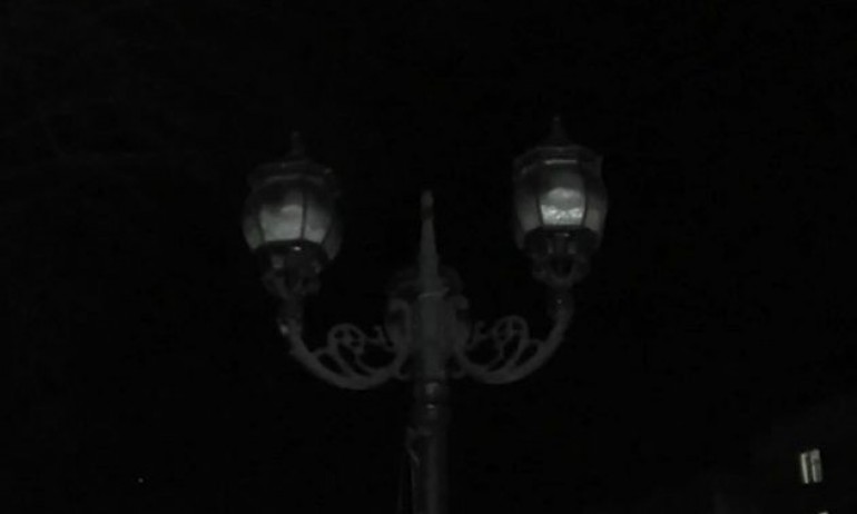 Жители на Козлодуй на протест срещу спиране на уличното осветление - Tribune.bg