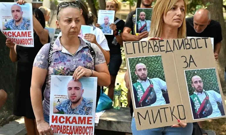 Напрежението в Цалапица не стихва. Протест събра близките на убития Димитър пред полицията - Tribune.bg