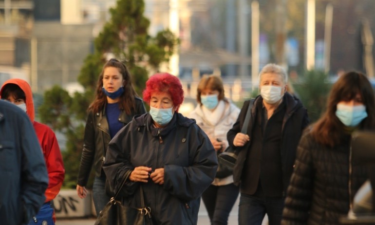 Обсъждат затягане на мерките срещу Омикрон - Tribune.bg