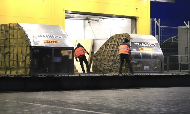 В България пристигат нови дози от ваксината на Pfizer/BioNTech - Tribune.bg