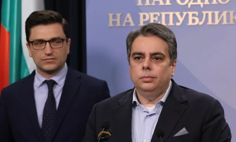 Асен Василев: Няма обединение с ГЕРБ, Радев гледа към Москва - Tribune.bg