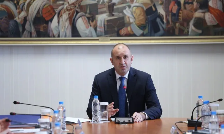 Радев рецитира Черепа: Божков беше ударен, след като е спрял да си плаща такса спокойствие - Tribune.bg