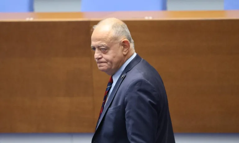 Верно ли ДБ са решили да вкарат БСП и Доган във властта и да се откажат да налагат собствените си политически решения? - Tribune.bg