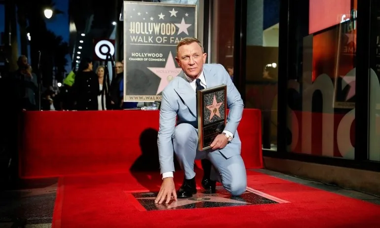 И Даниел Крейг със звезда в Алеята на славата - Tribune.bg