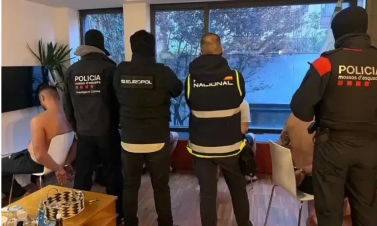 Разбиха международната мрежа Оръжия срещу канабис при акция в Испания, България и Гърция - Tribune.bg