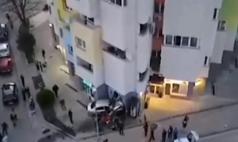 22-годишен пиян шофьор се вряза в сграда в Габрово - Tribune.bg