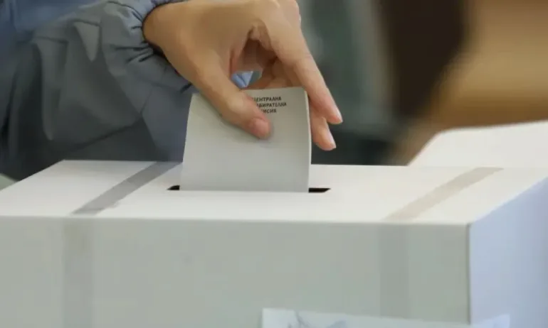 Жена си тръгна с разписката след гласуване - Tribune.bg