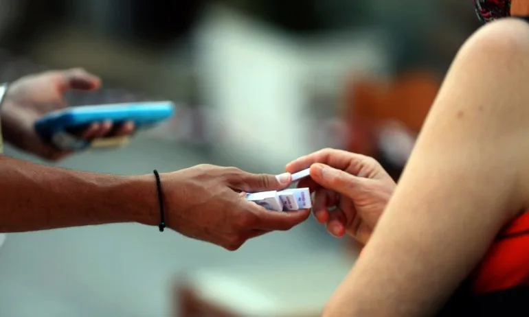 Гърция стяга мерките след поредното повишение на заразените с COVID-19 - Tribune.bg