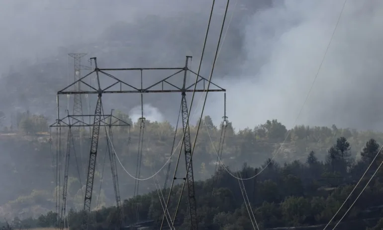 Надежда от небето: Заваля дъжд в района на големия пожар край Илинденци - Tribune.bg