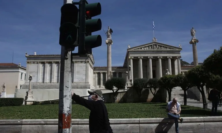 Гърция въвежда допълнителни мерки, включително вечерен час в Атина и Солун - Tribune.bg
