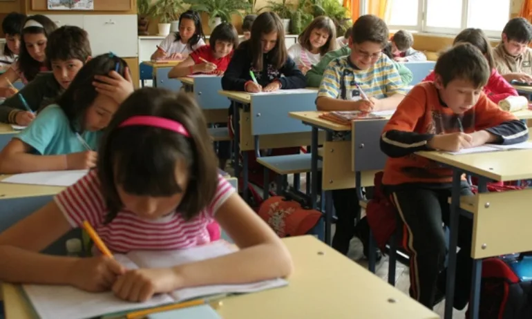 МОН разкрива над 550 места за прием в училищата с национално значение - Tribune.bg