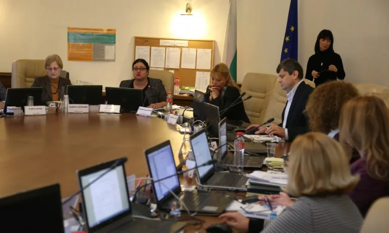 Сменят половината ЦИК, имената стават ясни днес - Tribune.bg