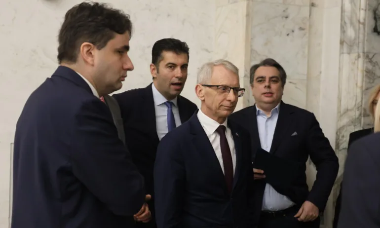 ПП-ДБ пропускат гласуването на вота на недоверие към кабинета Желязков - Tribune.bg