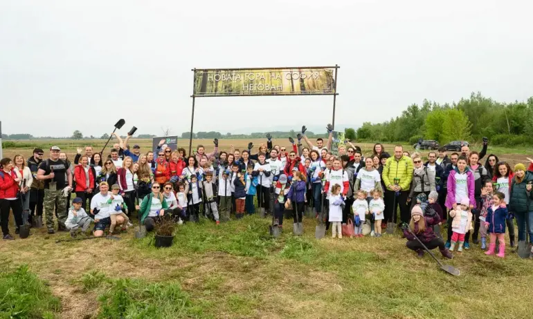 Доброволци от Пощенска банка засадиха 1300 нови фиданки в района на село Негован - Tribune.bg