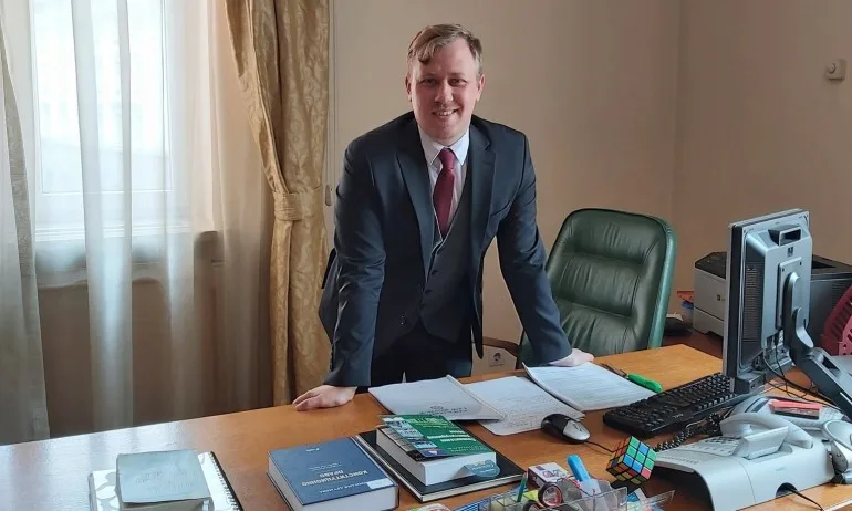 Правен експерт пожела на изчегъртващите да постигнат досегашния висок стандарт на прозрачност - Tribune.bg