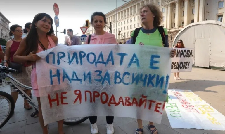 Протест: Искат оставката на служебния екоминистър - Tribune.bg