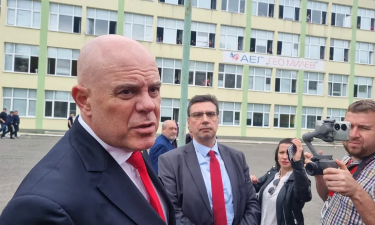 Гешев: Радостин Василев да се нареди на опашката от олигарси и мутри, които ме заплашват - Tribune.bg