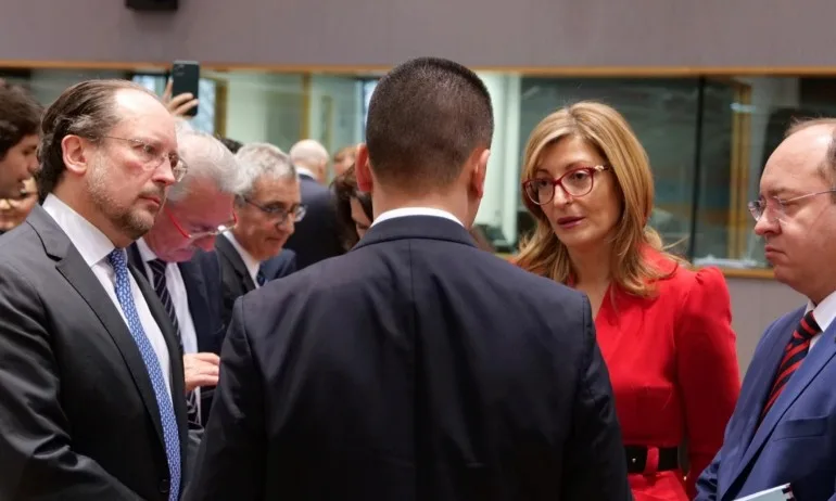 Екатерина Захариева: Целта ни е постигане на истинско примирие в Либия (ВИДЕО) - Tribune.bg