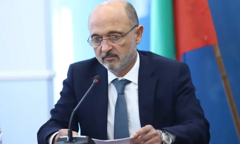 Министър Меджидиев: Учебната година ще започне без маски и тестове - Tribune.bg