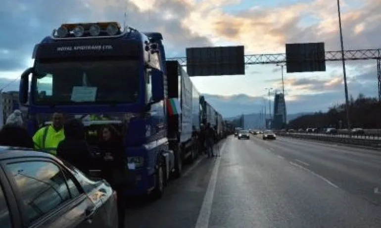 Строителите на мирна демонстрация с 1000 машини (ОБНОВЕНА) - Tribune.bg