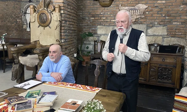 Новата книга на Йото Пацов бе представена в Луковит - Tribune.bg